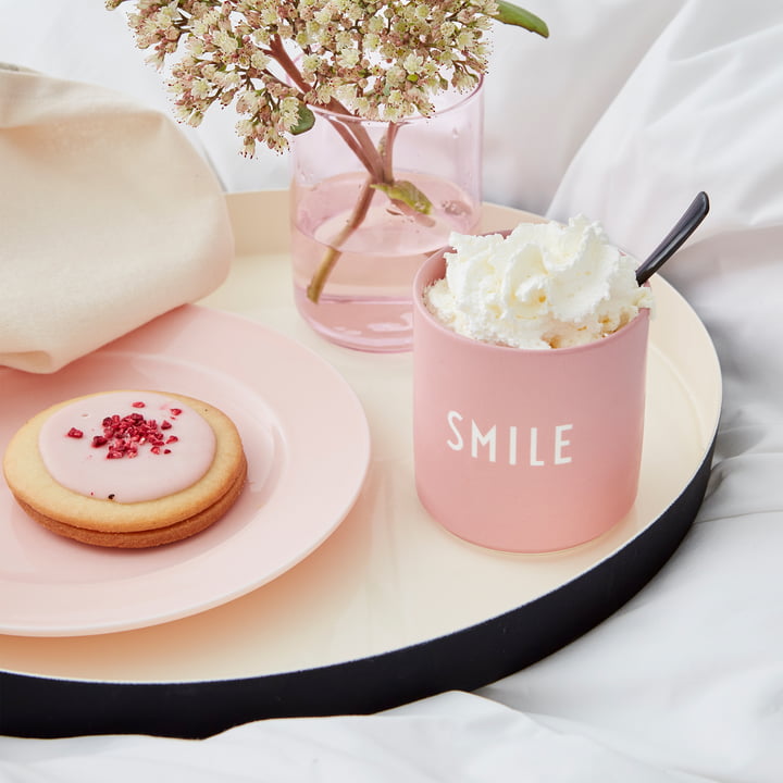 DESIGN LETTERS Favourite Porzellan Becher SMILE