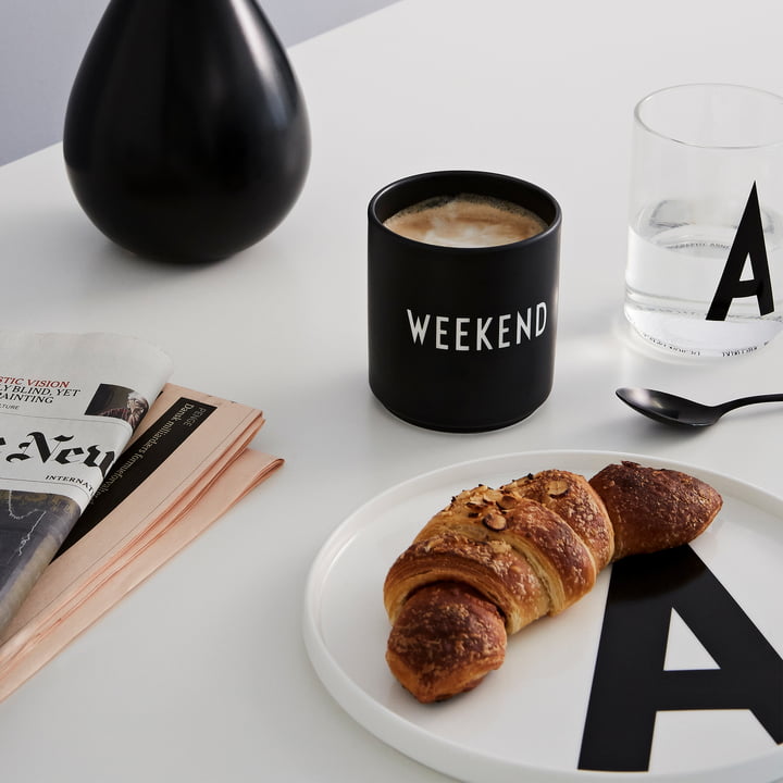 DESIGN LETTERS Favourite Porzellan Becher WEEKEND