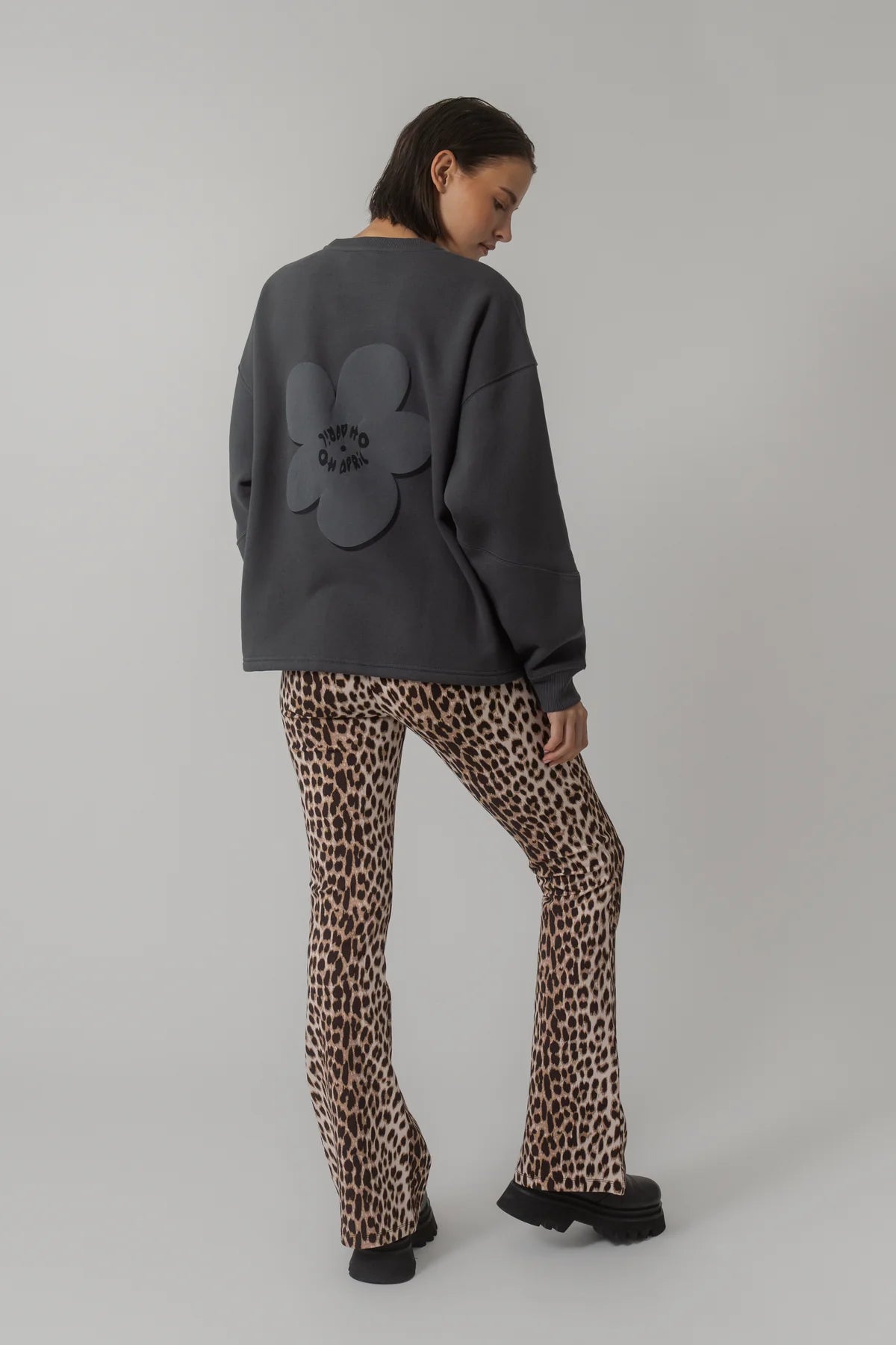 OV SWEATER BLOOM DARK IRON OH APRIL