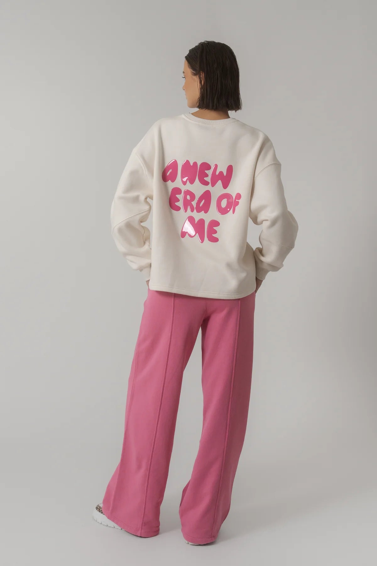 OV SWEATER ERA OF ME SAND OH APRIL
