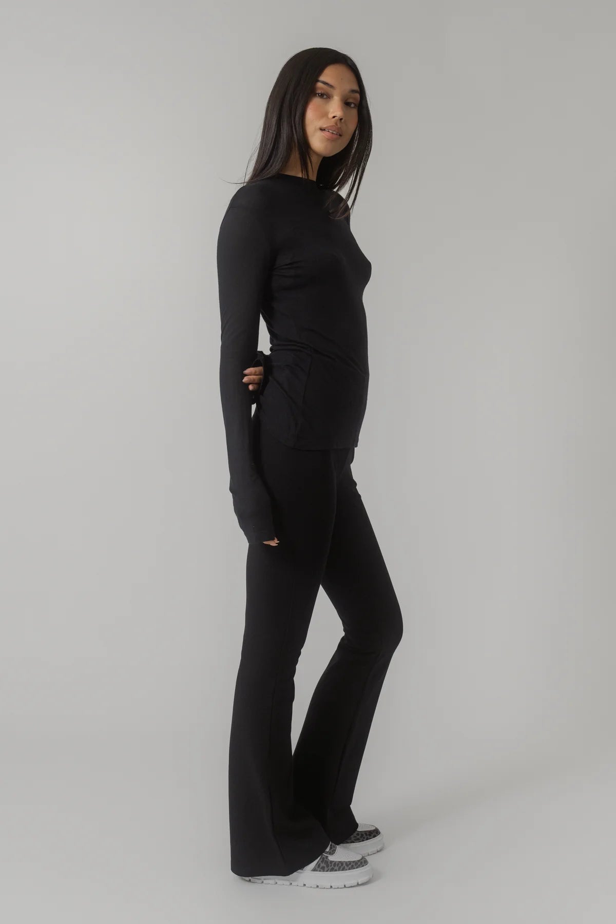 WILLOW LONGSLEEVE BLACK OH APRIL