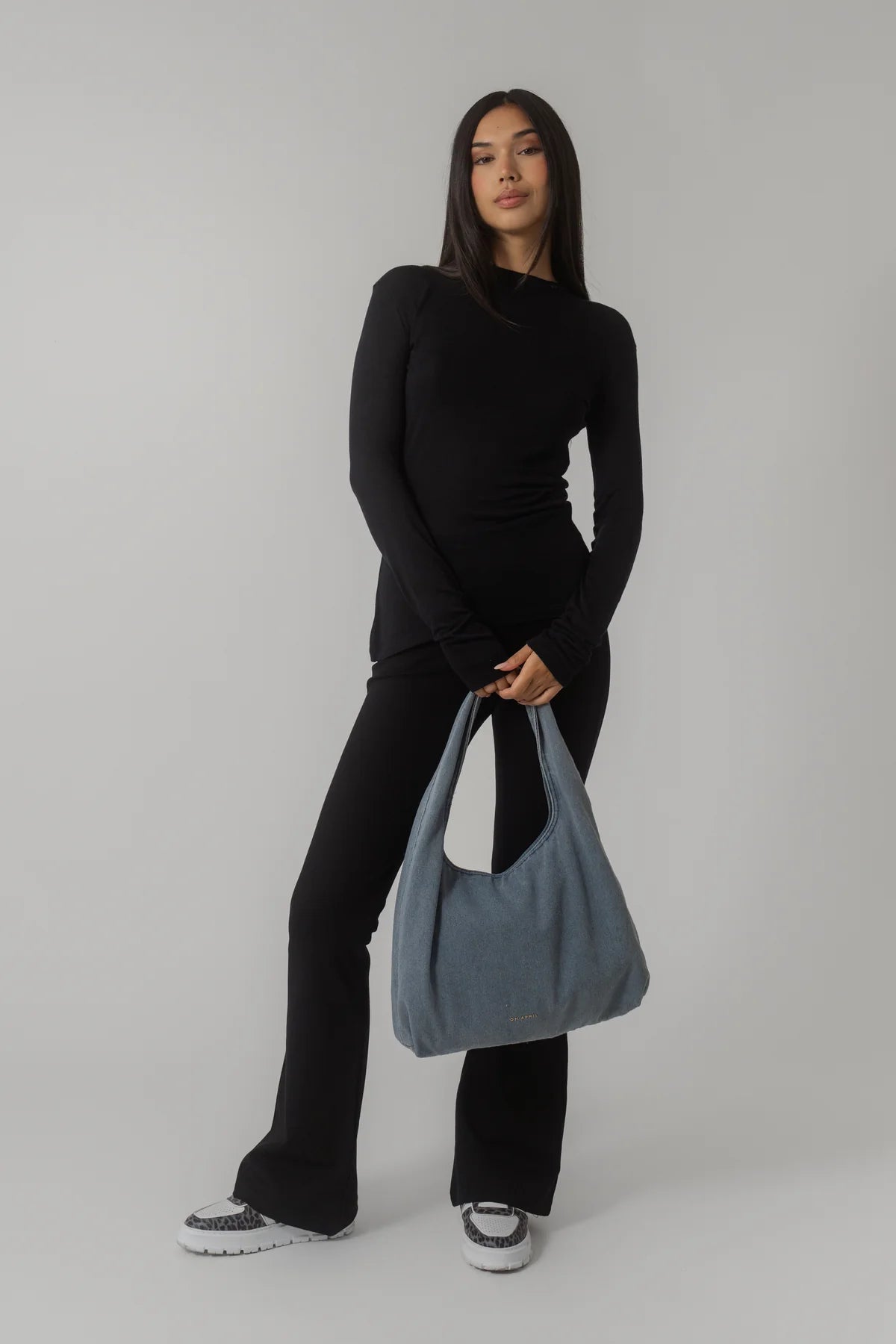WILLOW LONGSLEEVE BLACK OH APRIL